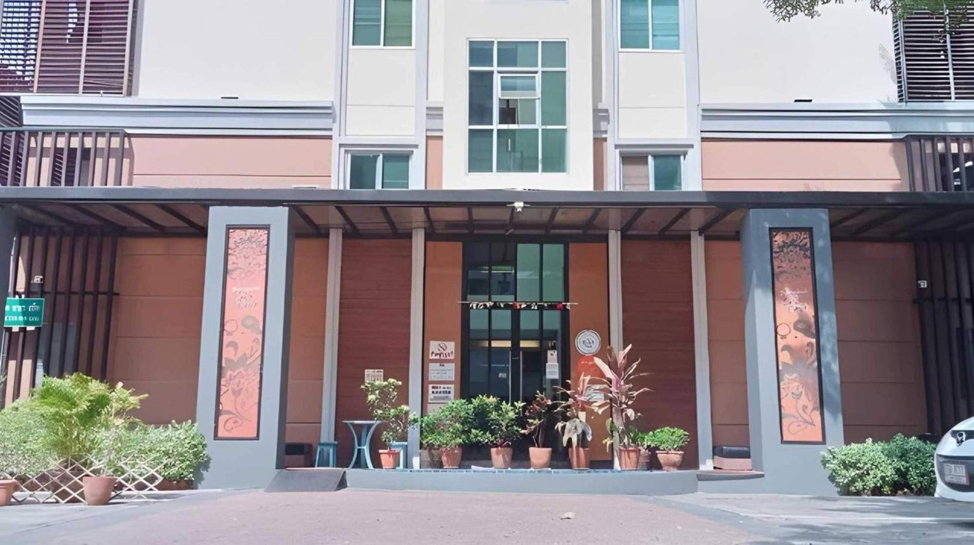 Collection O The Bangkok Cha Cha Suite Exterior photo